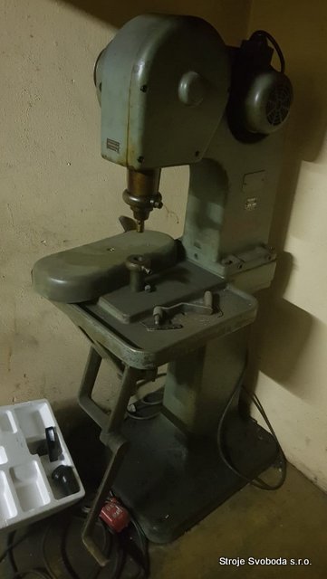 Nýtovací stroj T 6 (NYTOVACI STROJE  bernhard steinel t6 (2).jpg)